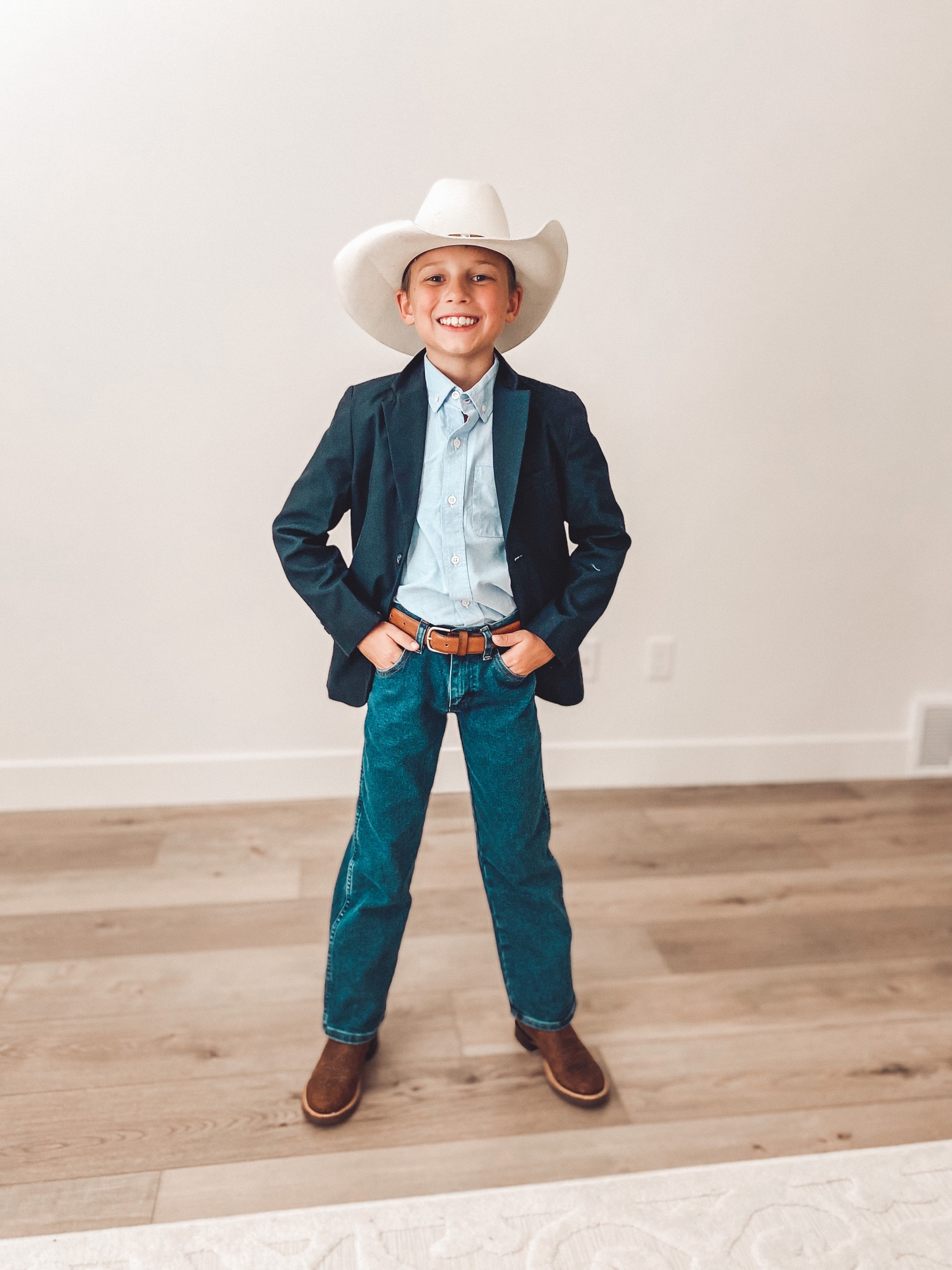 When your son has more style than you. 🤣

I’ve linked to his outfit in my bio in case you have a little cowboy too! Then just click the “shop my Instagram” button! 

#kidfashion #littlecowboy #cowboyup #cowboysnation #cowboyhat #cowboystyle @target @wrangler #wrangler @moksman 

#LTKkids