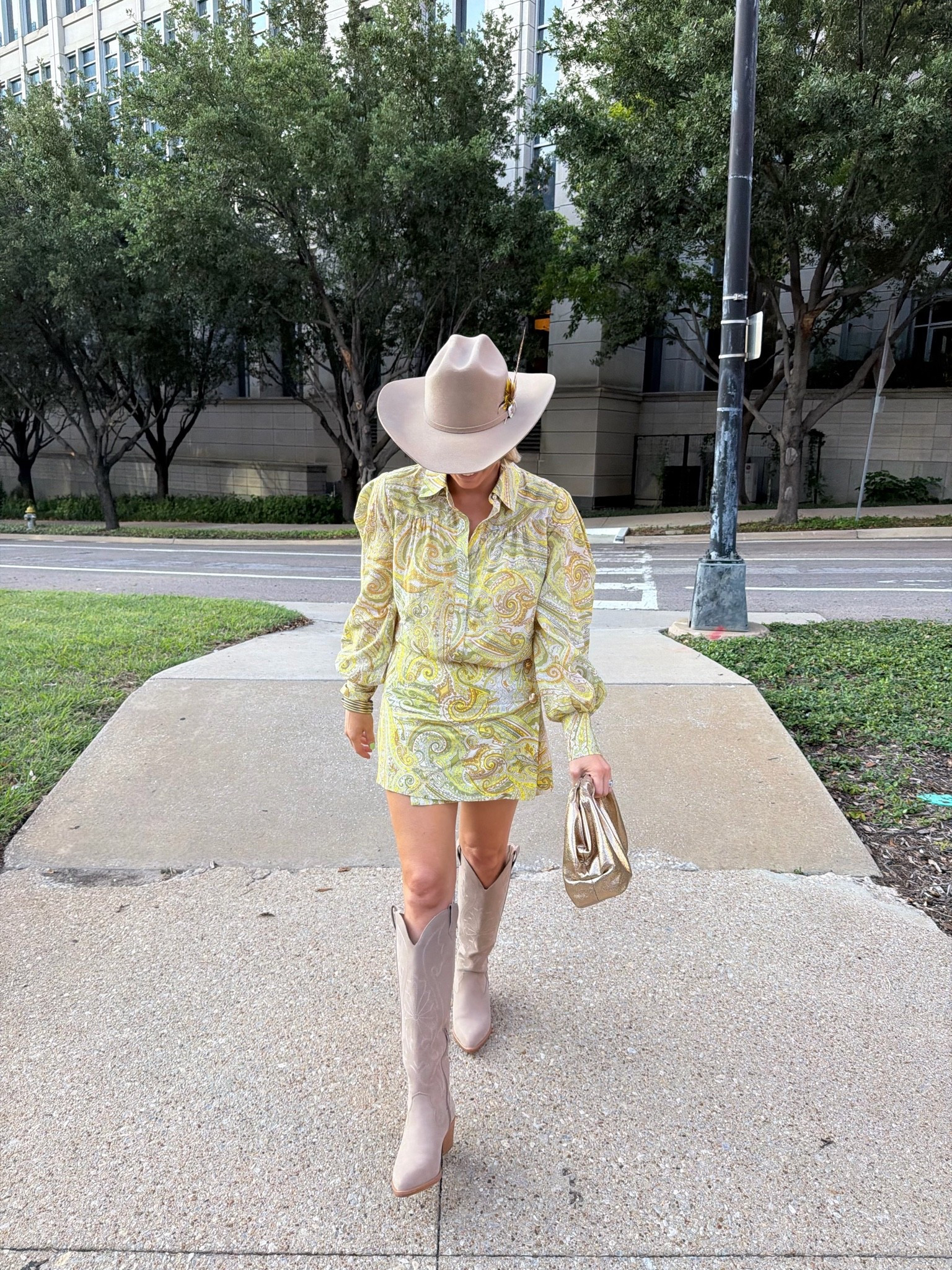 Pink lily cowboy boots! 35% off! Use code Bobbi35 for the last time today!

#LTKPetite #LTKSaleAlert #LTKmomlife