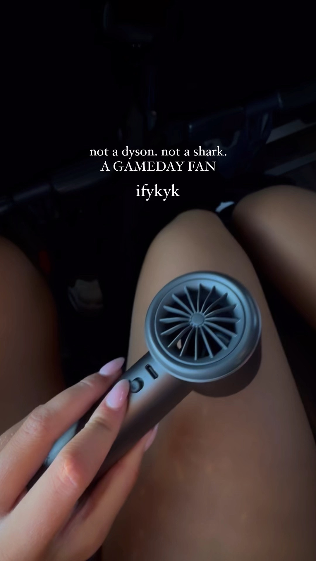 THIS FAN🤌🏽 No more sweating necessary!! 