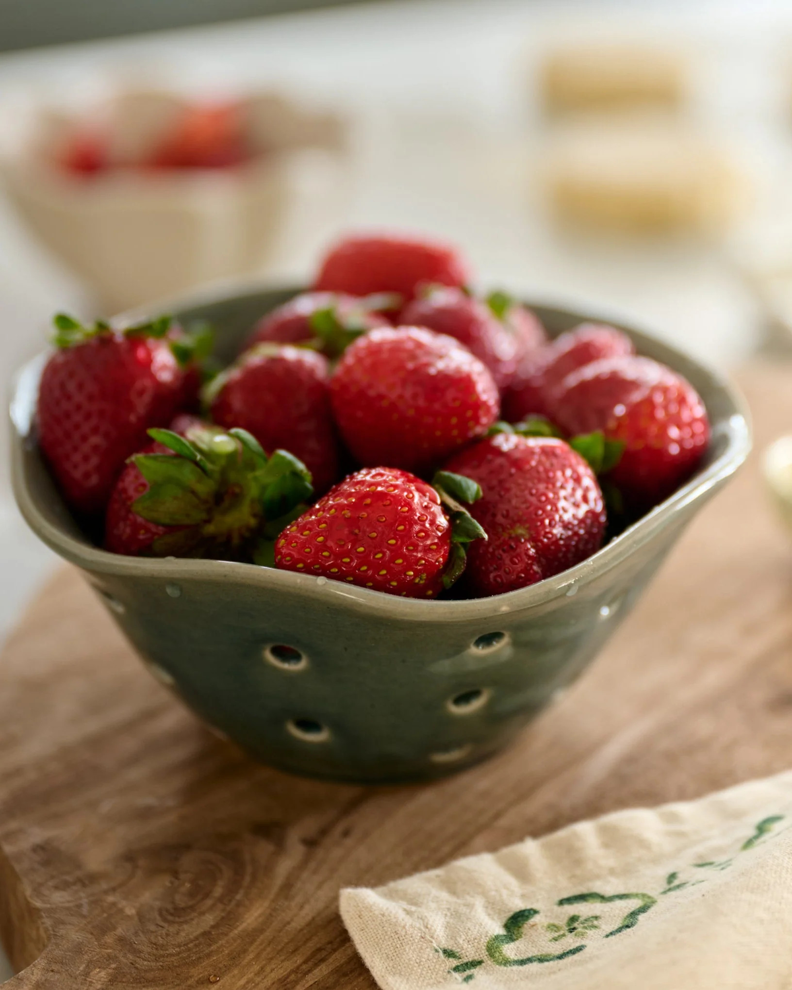 Ceramic Berry Bowl | Magnolia