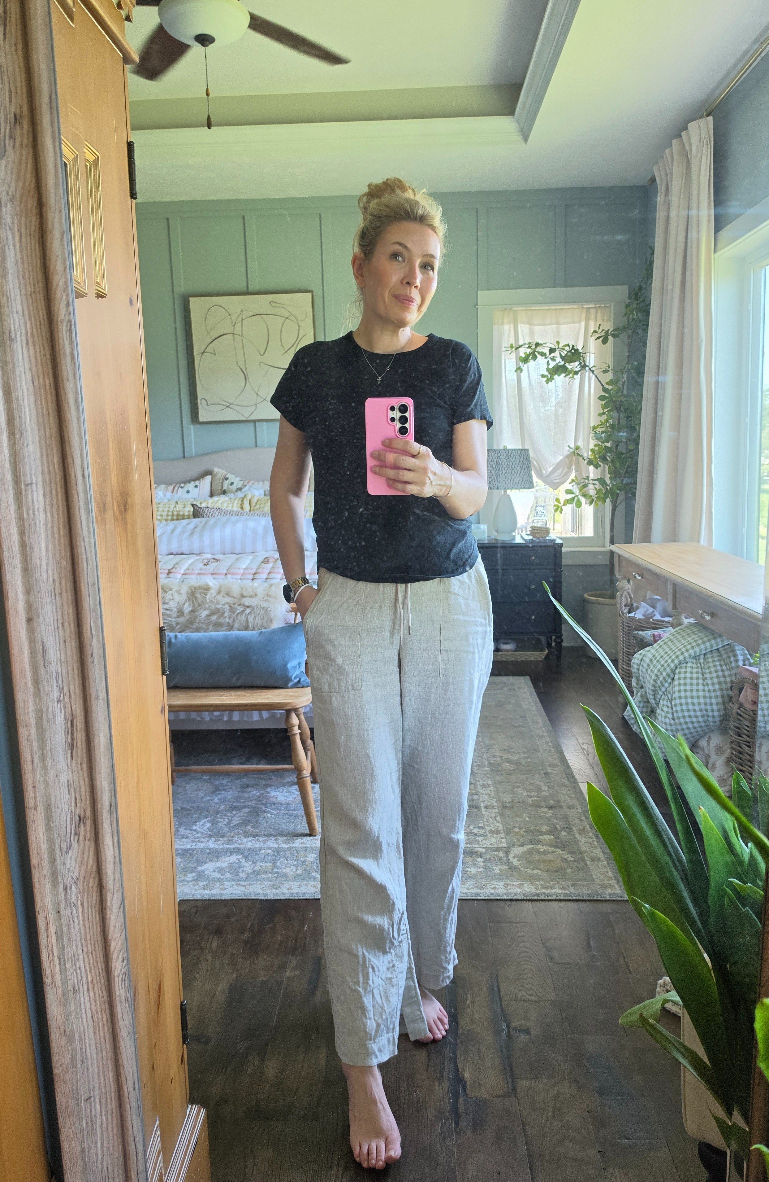 My favorite linen pants are on sale

#LTKSeasonal #LTKOver40 #LTKTall