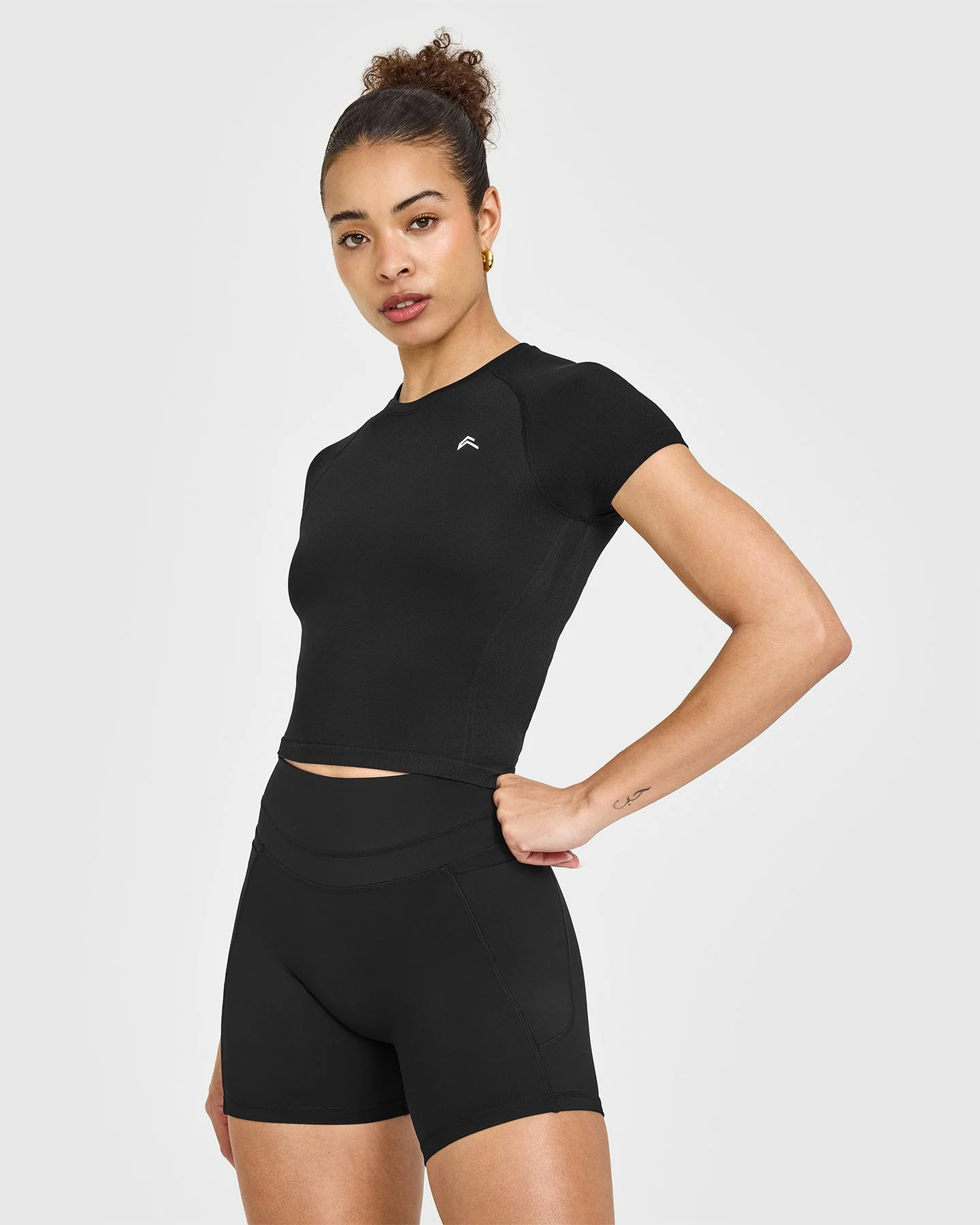 Go To Seamless Fitted Mid Top 
 Black | Oner Active (UK / US)