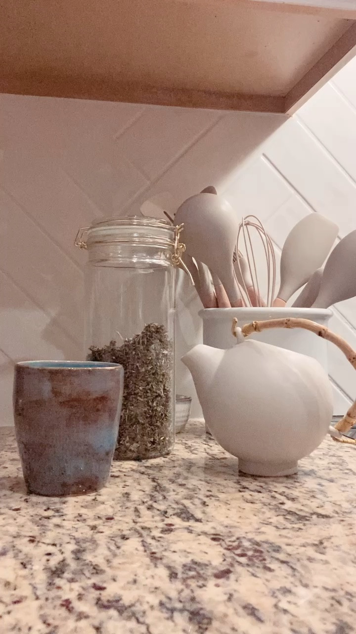 Organic raspberry leaf and nettle leaf loose leaf tea for happy hormones!🫶🏻 also my favorite neutral kitchen utensil set and my non-toxic stainless steal cookware!🍳

#LTKhome