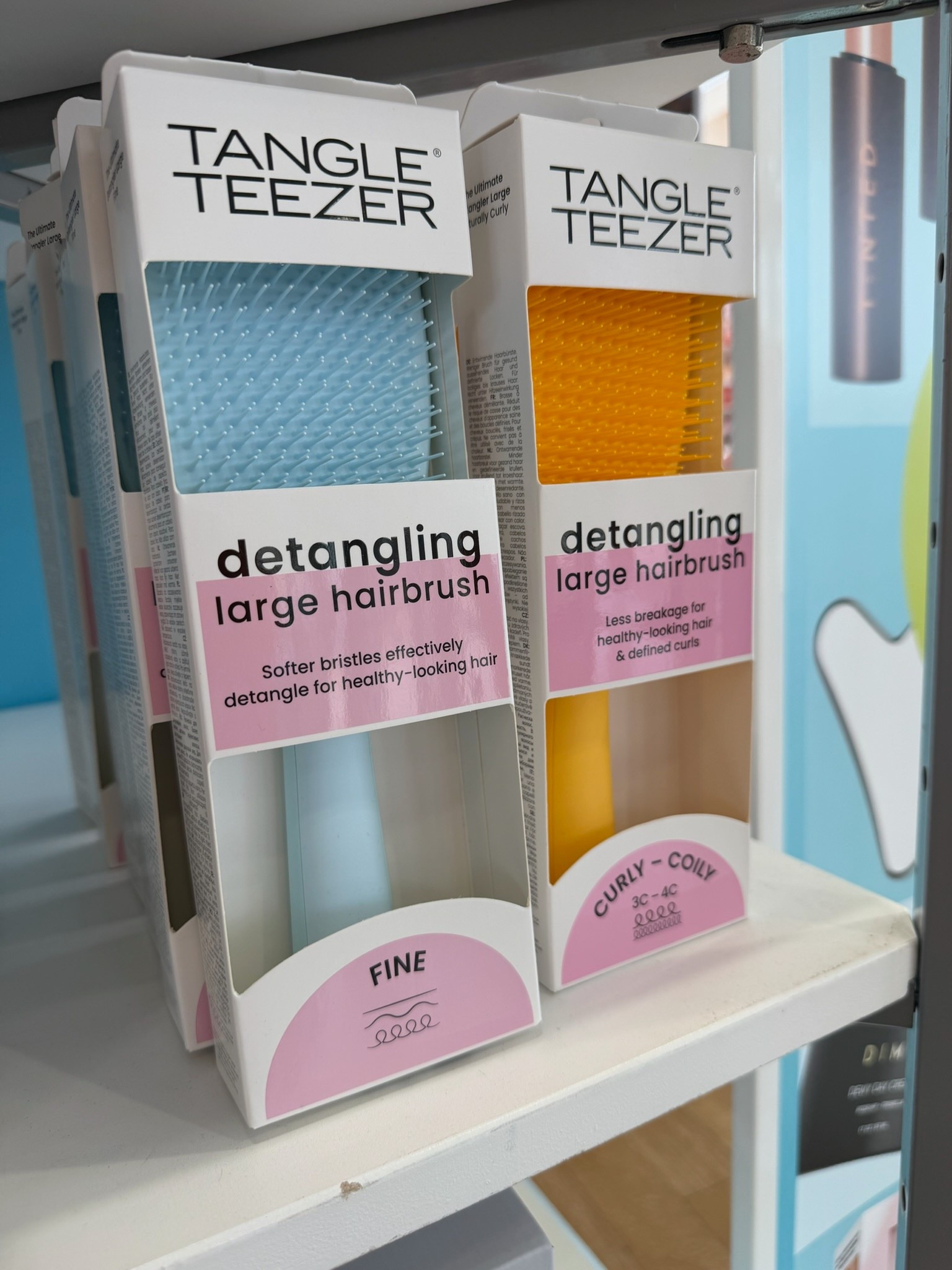 the tangle teezer detangling brush for fine hair is one of my favorite brushes for gently working through knots without pulling! it’s designed specifically for fine, fragile hair and makes detangling so much easier. 

#ultabeauty #ulta21daysofbeautysale