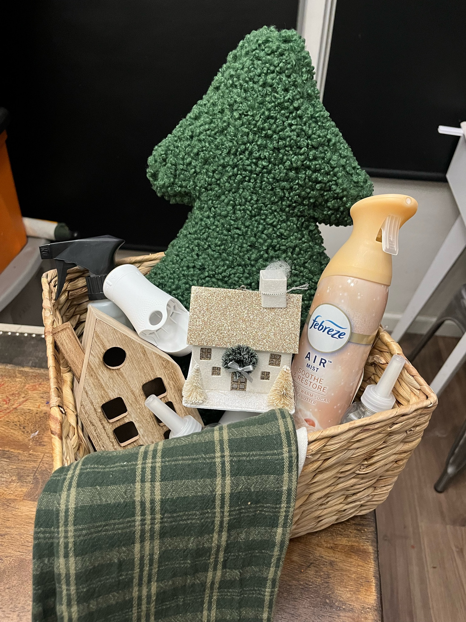 Housewarming gift basket idea 🏠🌲

Gift basket, house warming, Christmas gift basket, Christmas gift ideas, target haul, target Christmas, Christmas decor, wedding gift basket idea, hearth & hand

#LTKHome #LTKGiftGuide #LTKHoliday