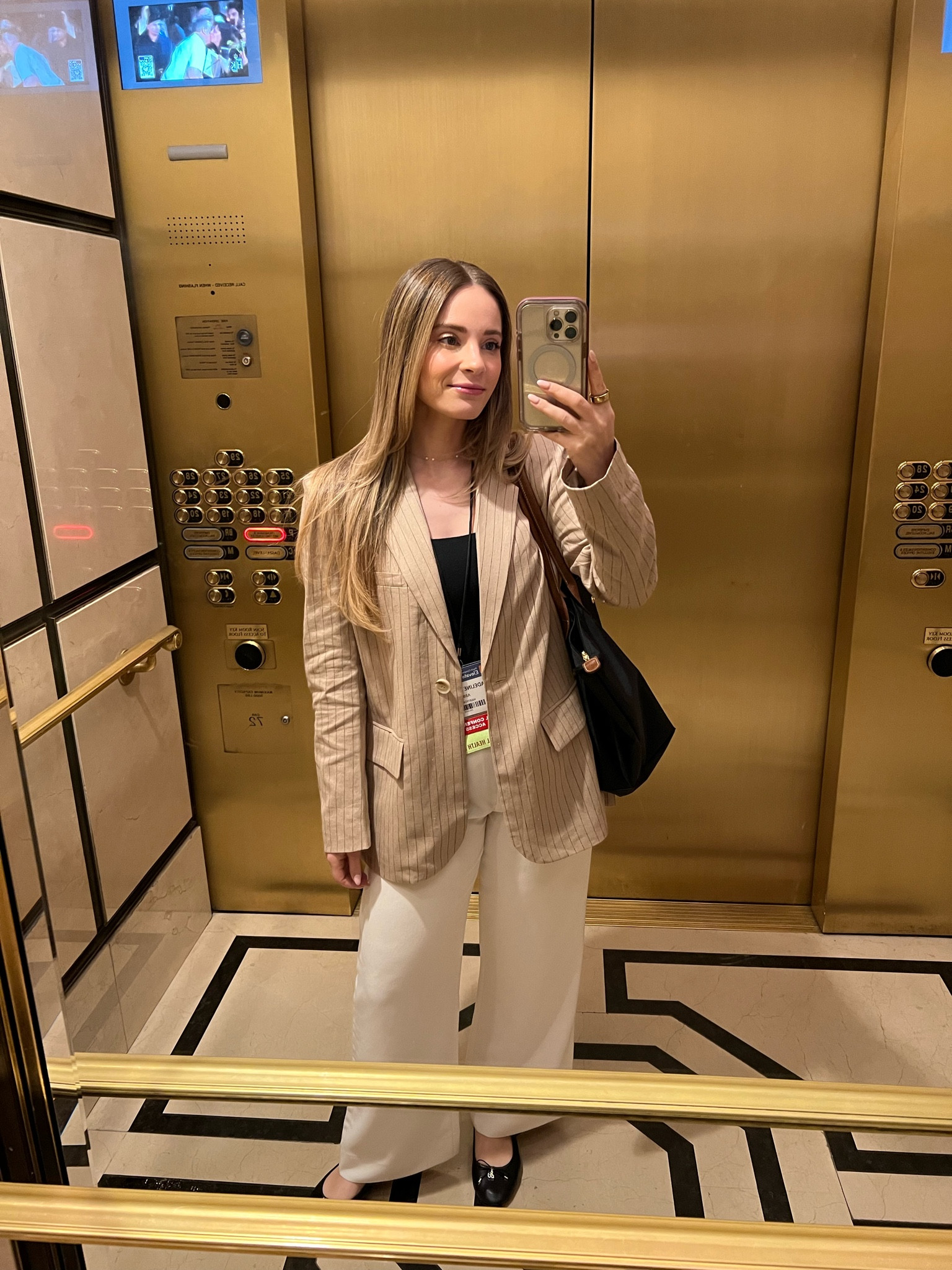 XS in linen blazer, 25 short in curve love pants, XS in bodysuit, flats are TTS

#LTKWorkwear #LTKTravel #LTKSeasonal