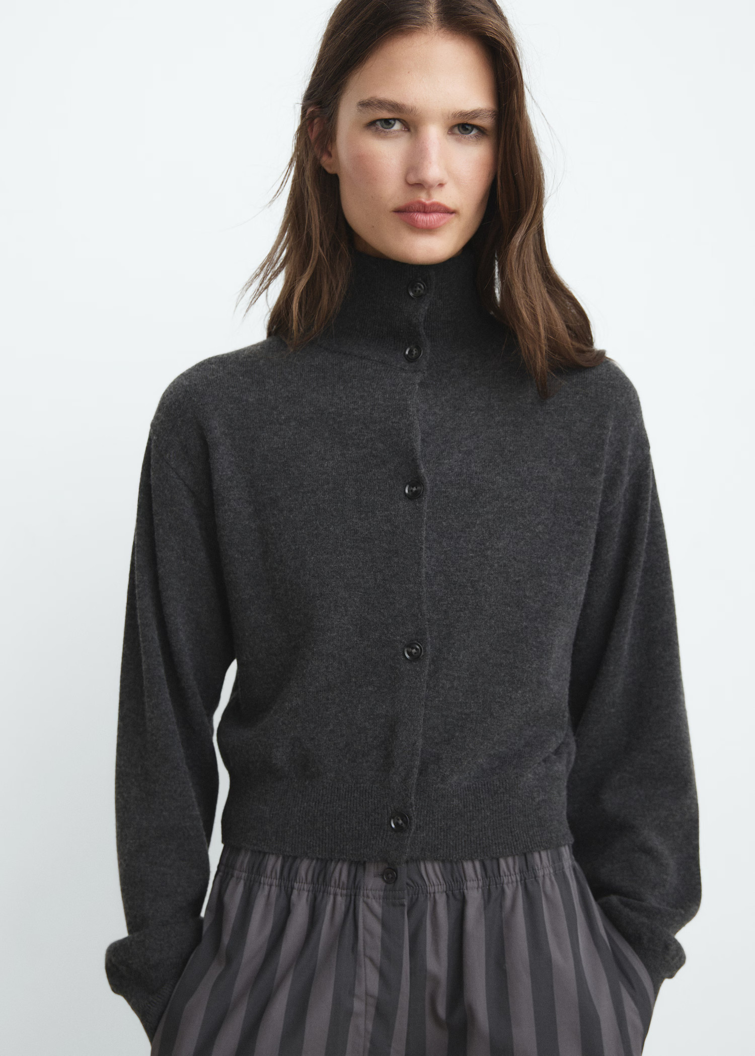 Cropped wool cardigan with buttons | MANGO (UK)