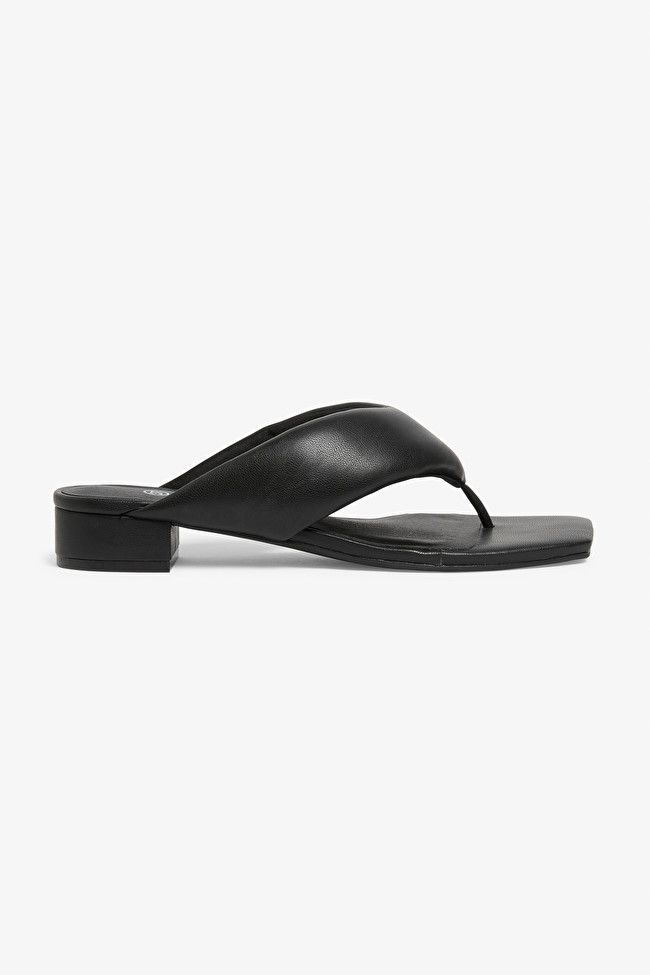 Vegan
                		
                		Chunky strap flip flops
                  			
				€2... | Monki