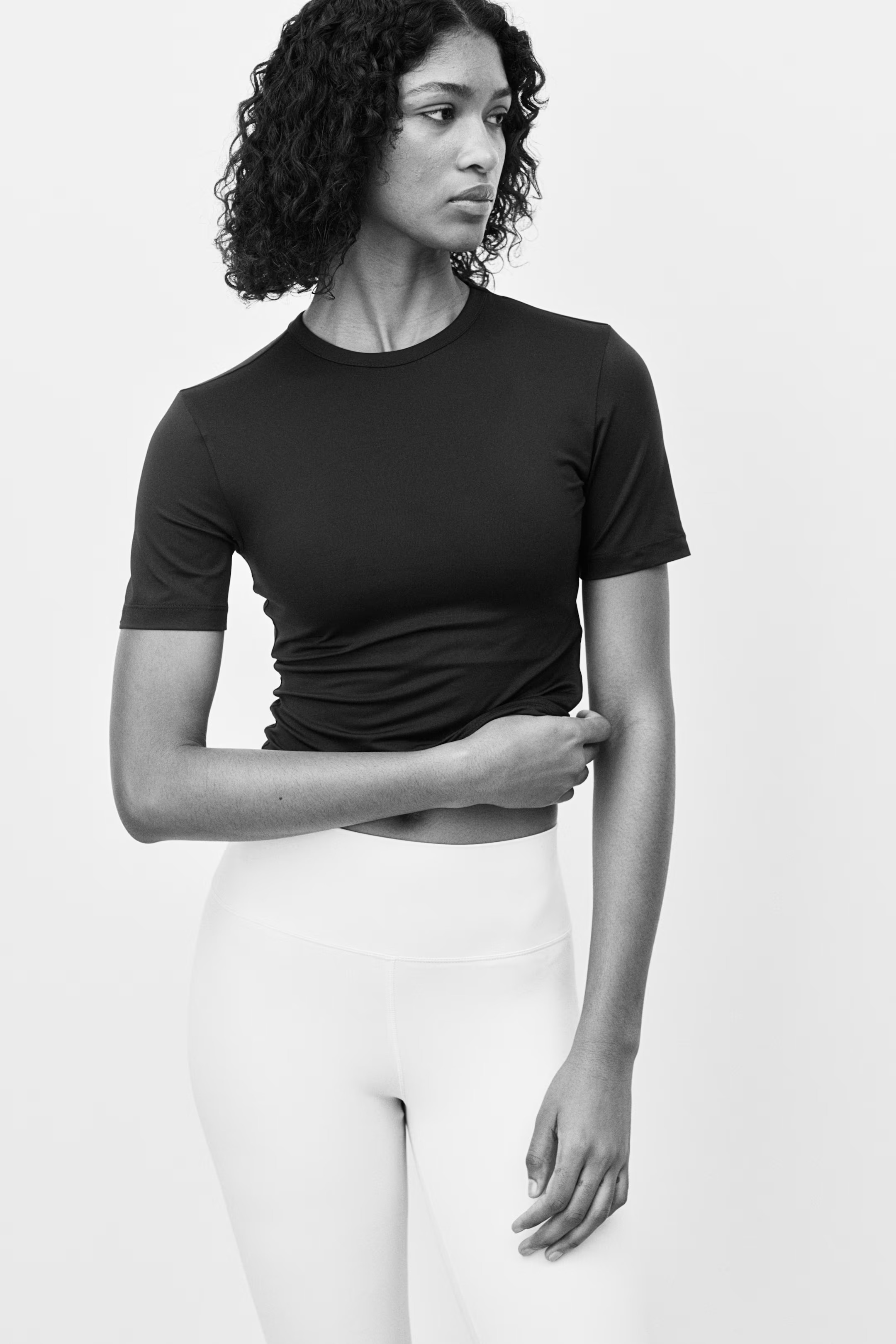Sports Crop Top in DryMove™ - Black - Ladies | H&M US | H&M (US + CA)