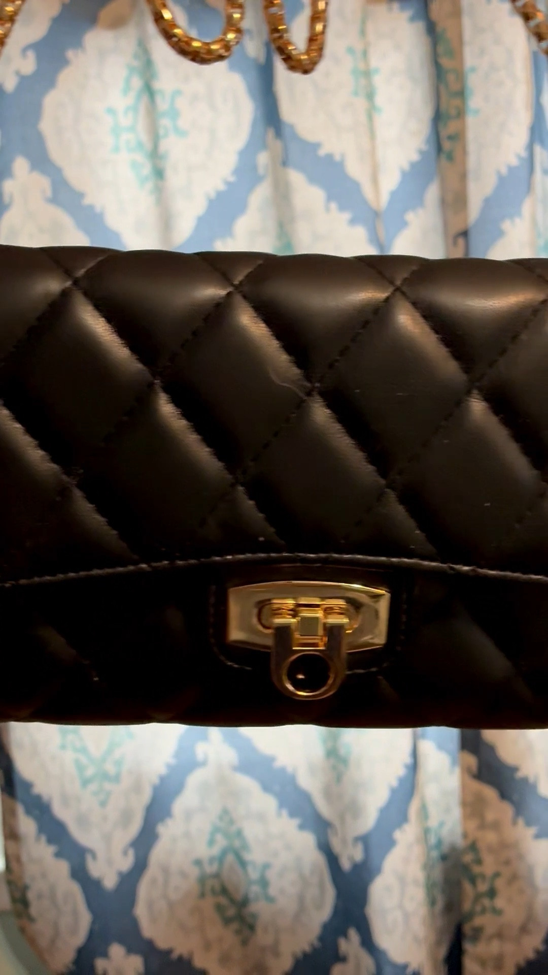 Crossbody compact bag that’s stylish, comes in three colors and is perfect for a night out! Comes in black, pink and white and under $10 on amazon. 

#LTKFindsUnder50 #LTKmomlife #LTKOver40