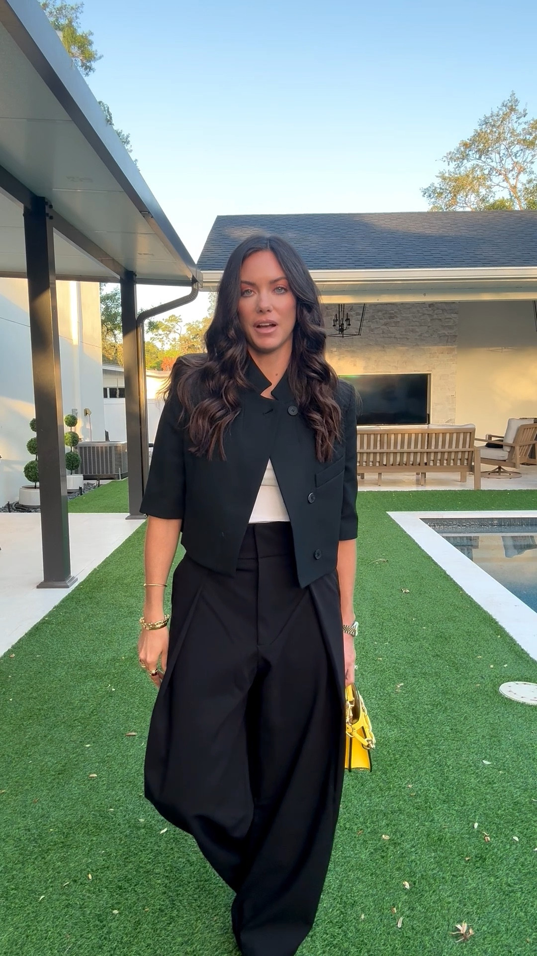 Tuesday Fit Check 💛🖤 reference numbers for Zara items below
Zara Pants: 4661/448
Zara Jacket: 2432/570
Zara Tank: 3253/301 @Zara #fitcheck #zara #ootd #fashioninspo