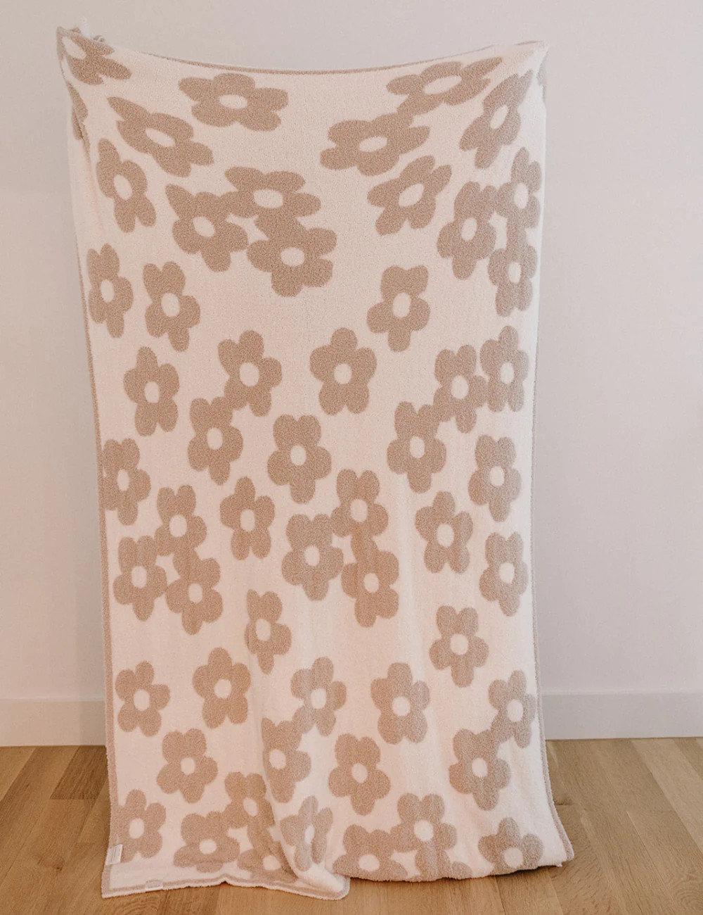 TSC x Madi Nelson: Daisies in Bloom Buttery Blanket | The Styled Collection