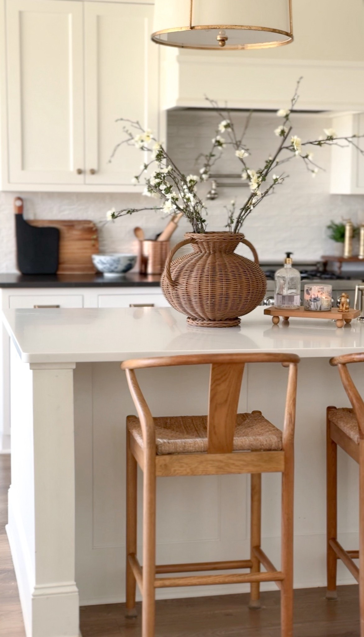 A moment for a clean kitchen 🤍
I added some spring blooms to our large wicker vase on the island, and it instantly brings a little life to the space.

Wicker and wood tones help warm up a white kitchen and keep it from feeling too stark.

Kitchen color Benjamin Moore White Dove

#LTKHome