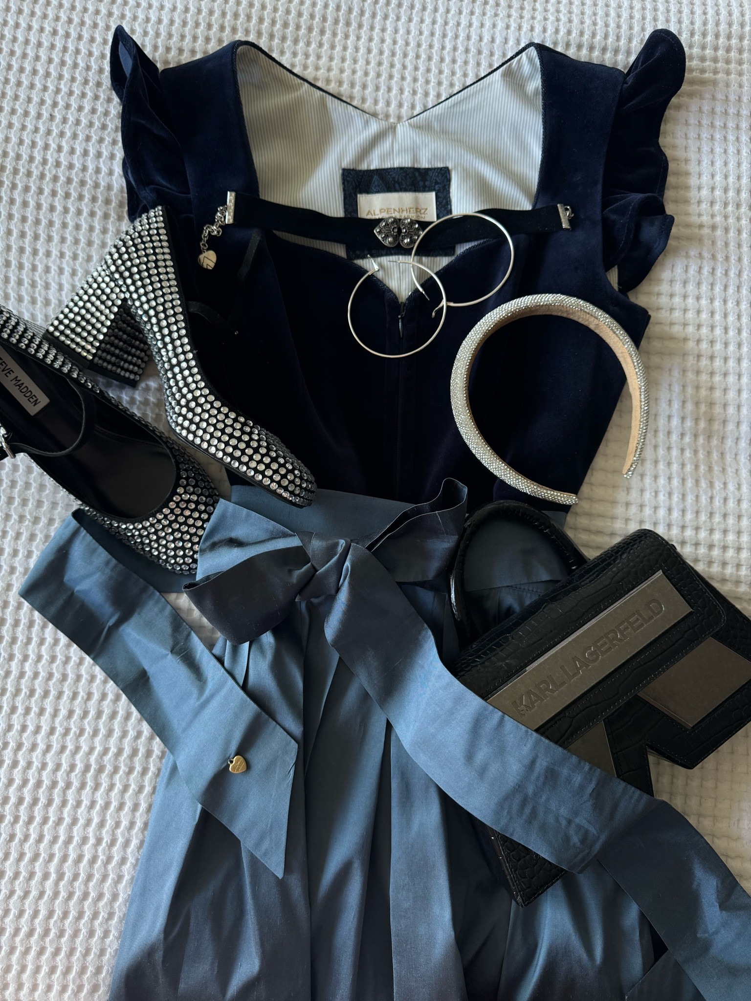 Style-Inspiration AlpenHerz Samt-Dirndl Melissa

#LTKstyletip #LTKdeutschland #FashionMonth