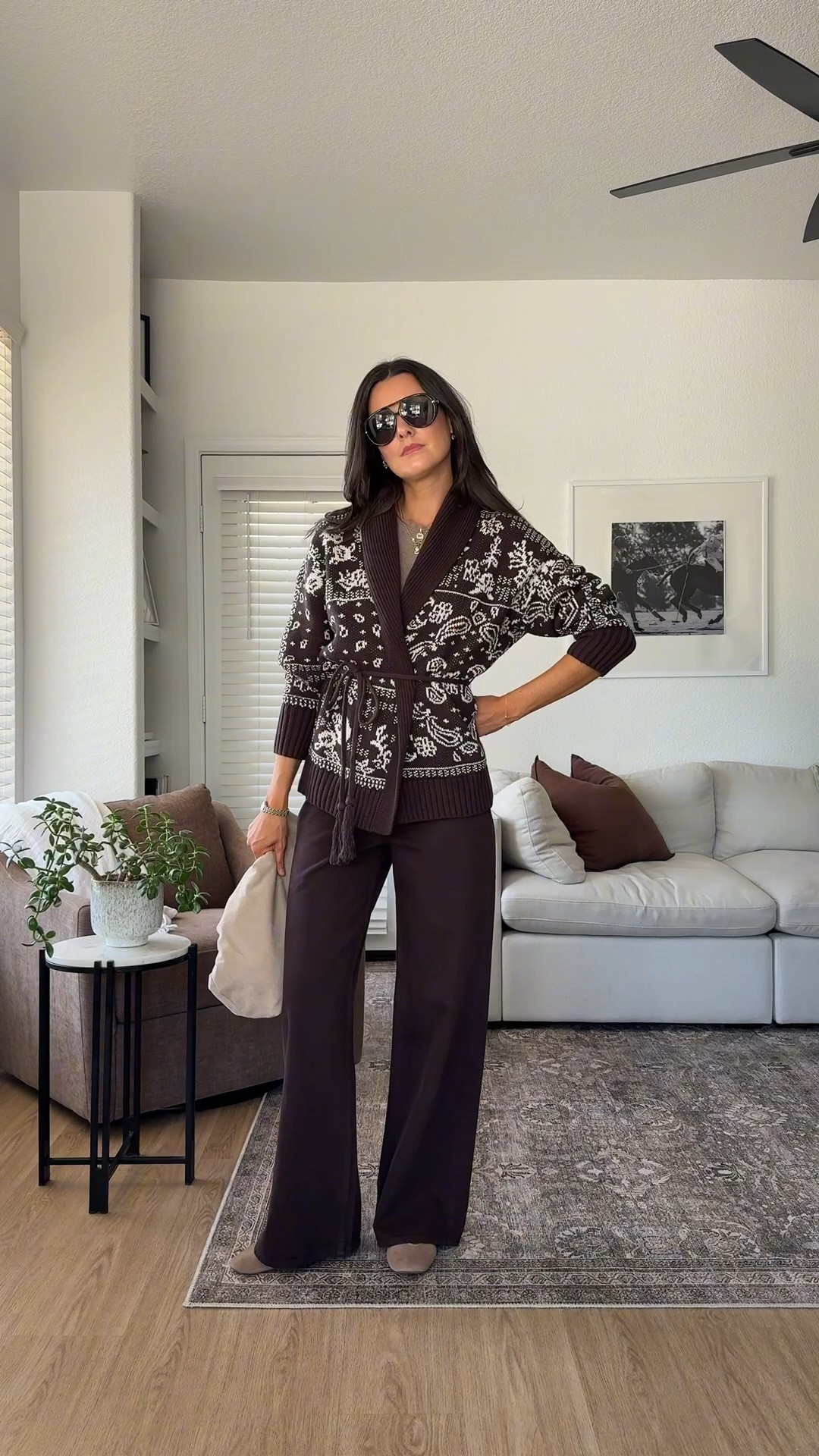 Fall transitional outfit! I am 5’7” wearing size XS in the tshirt and cardigan, and true size 25 regular length in the jeans!