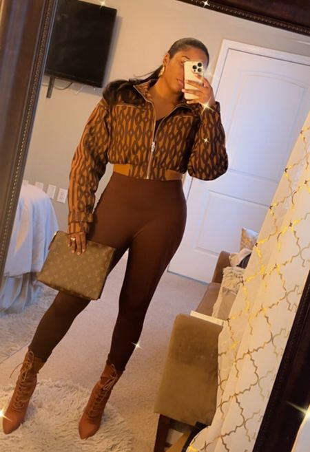 Cute brown outfit for fall/winter Ivy Park crop jacket! 🤎