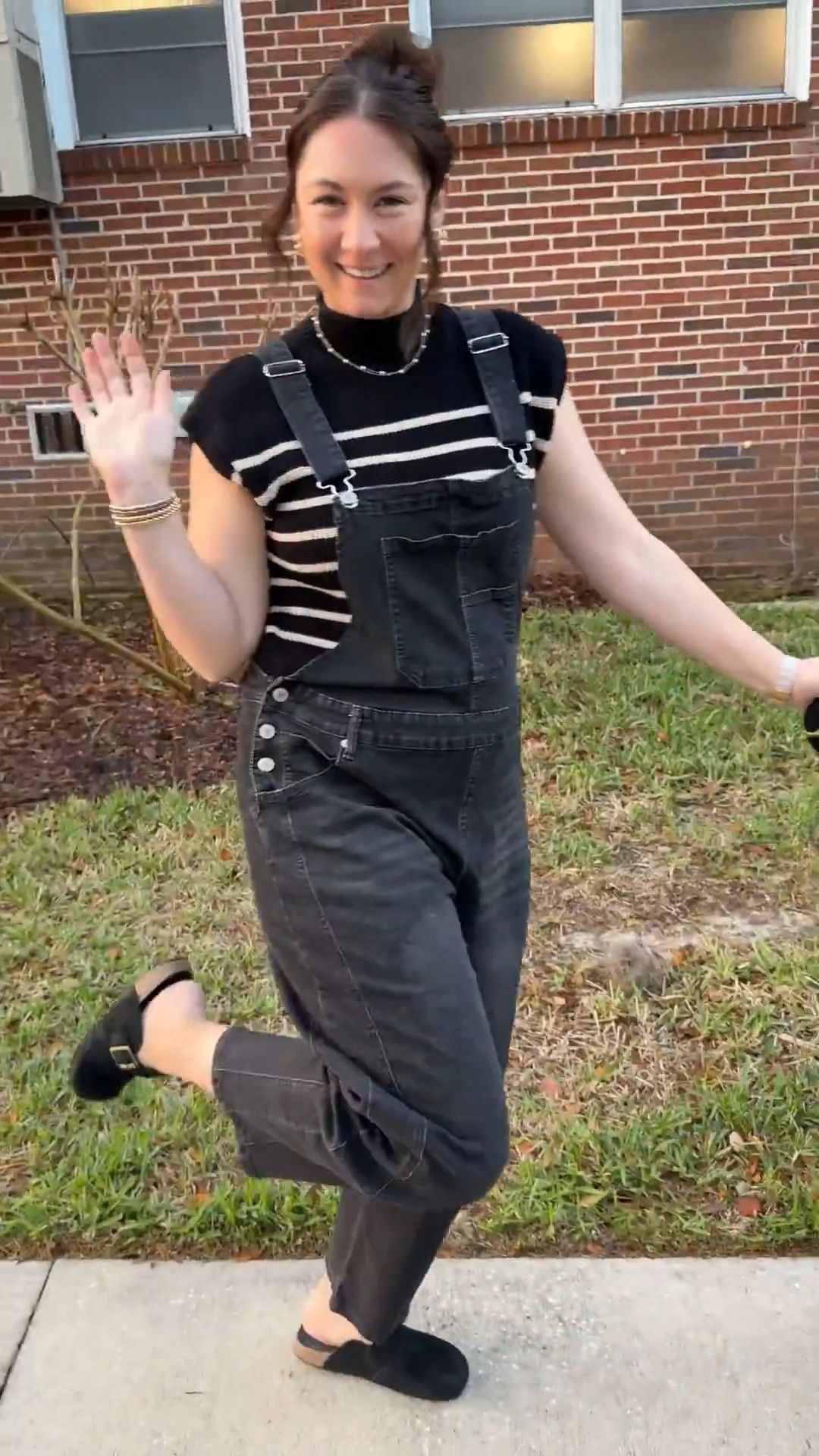 This overall outfit is perfect for spring time & chasing littles around! Everything is from Amazon and runs tts 

#amazon #overalls #barreljeans #spring #sweatertank #ootd #momlife #toddlermom 

#LTKMidsize #LTKmomlife #LTKTall