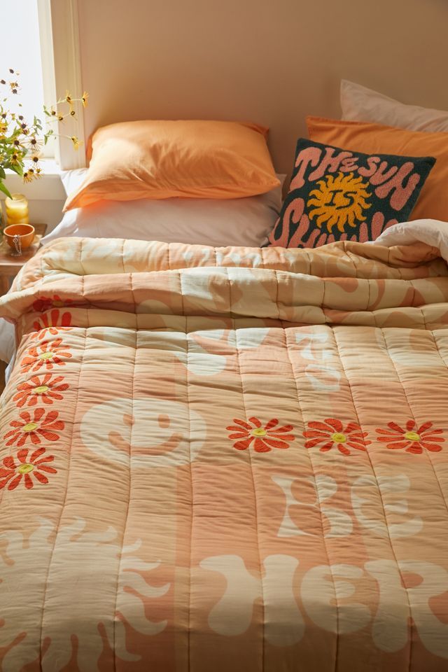 Sun Keep UO Exclusive Happy Here Quilt | Urban Outfitters (US and RoW)