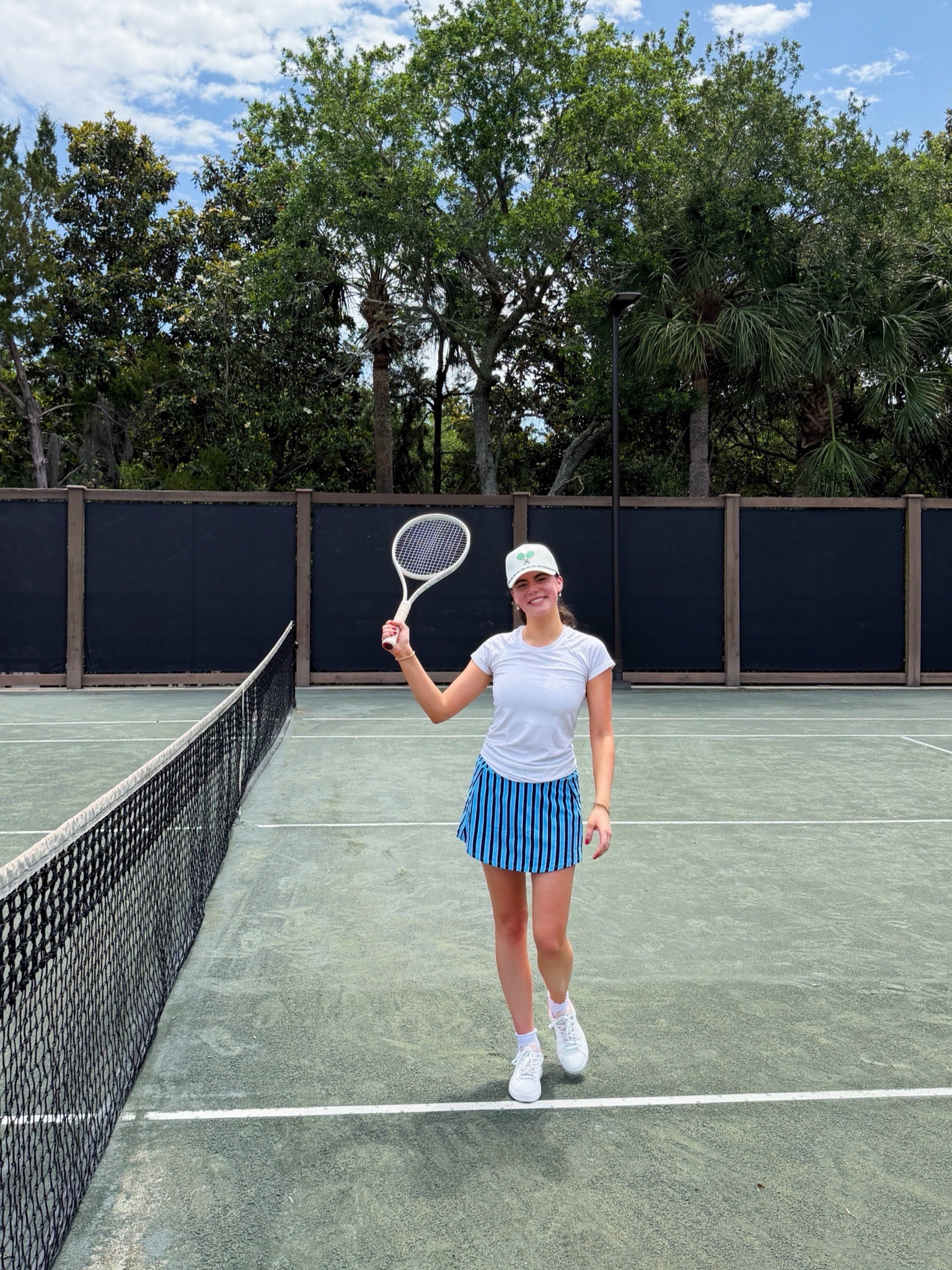 Fun day playing tennis in Sea Island! If you need actual hard court shoes, I just got a great new pair from On! 