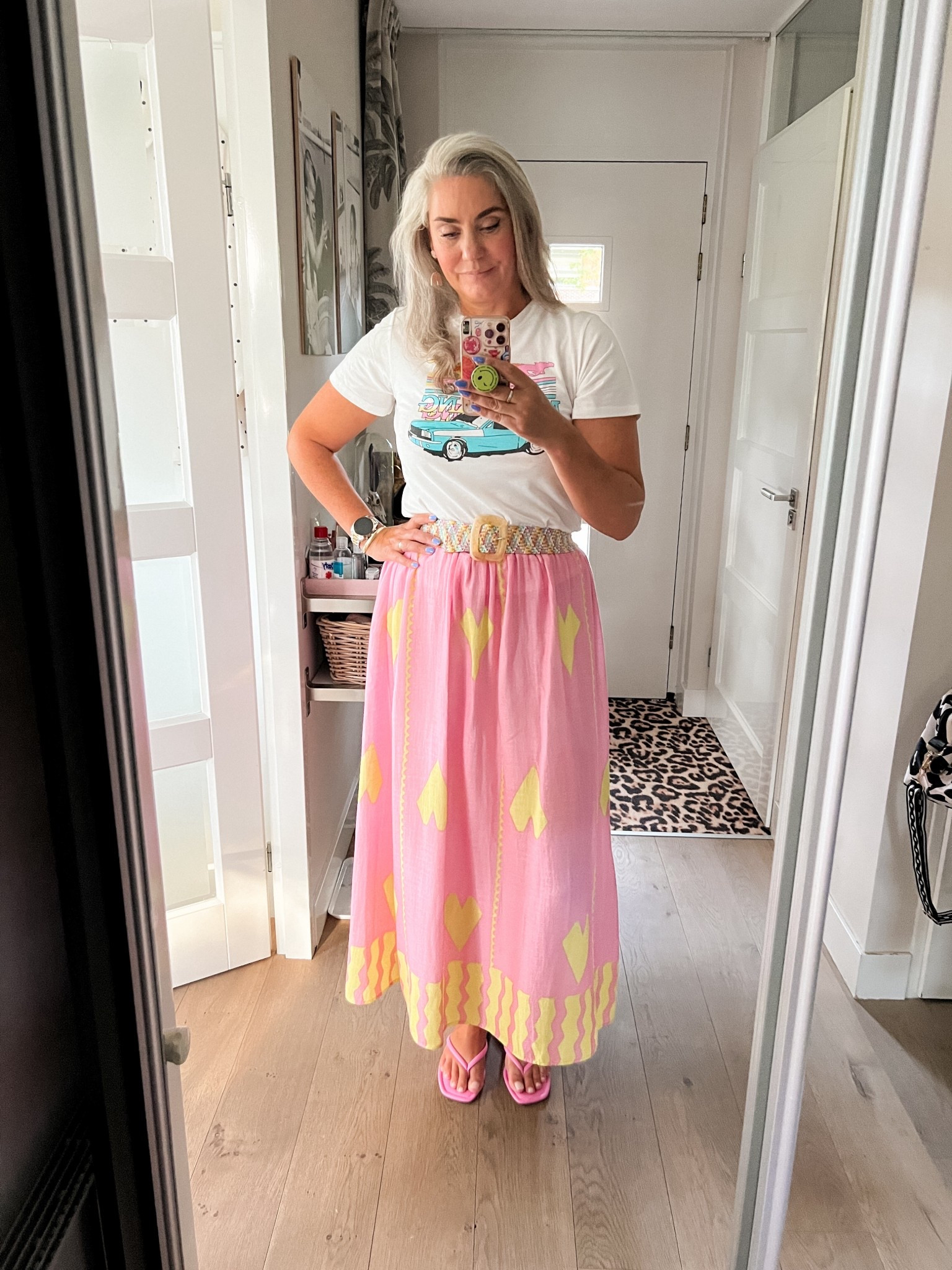 Ootd - Wednesday. 

Mustang t-shirt (old), multi colored woven belt, pink and yellow muslin skirt (Mei Li, Knokke), pink faux leather flip flops (old Primark)



#LTKsummer #LTKnederlands #LTKeurope