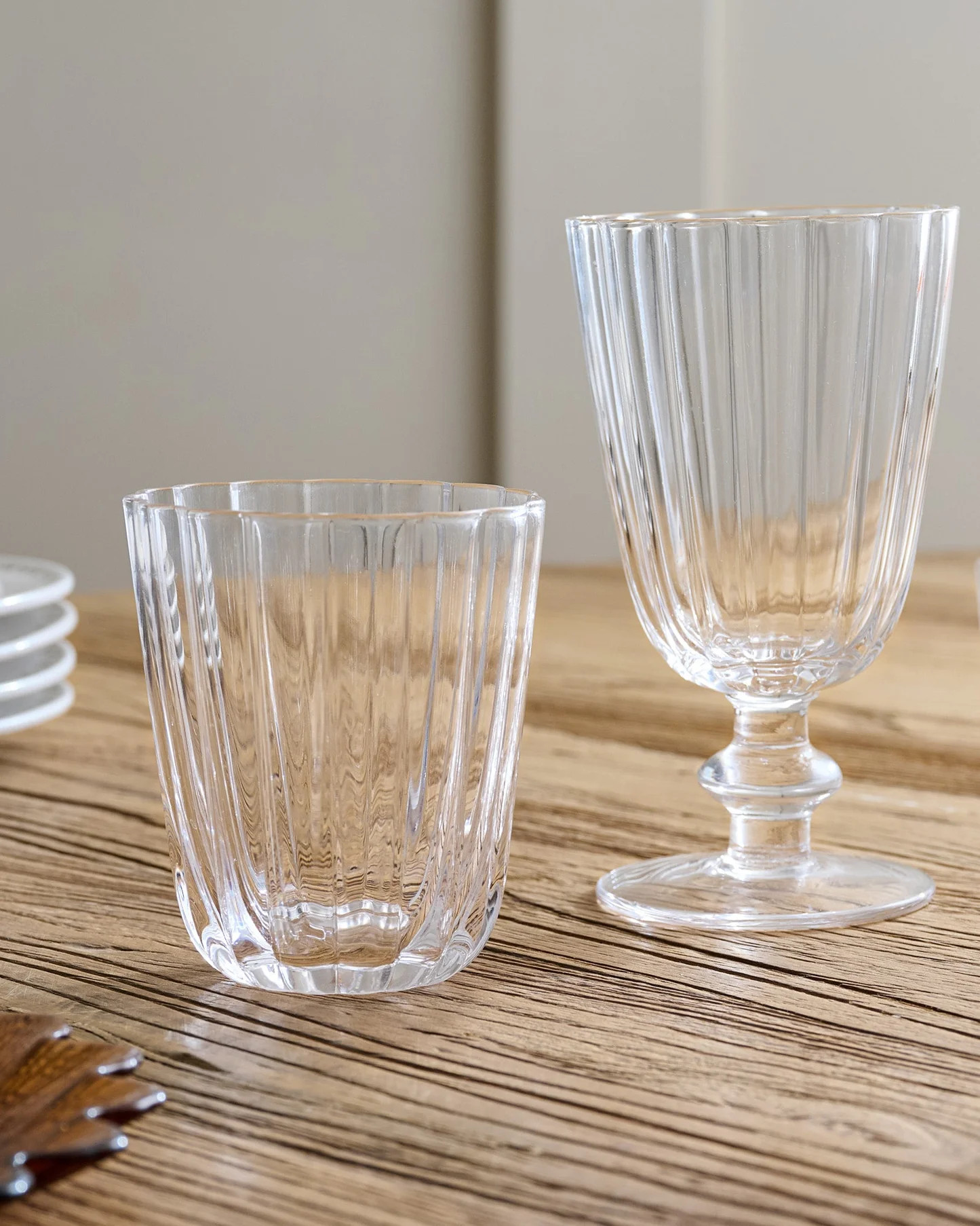 Scalloped Rim Glass Tumbler | Magnolia