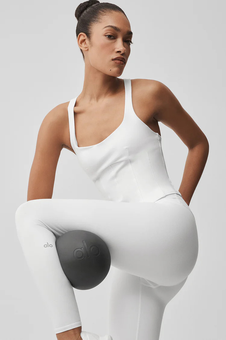 Model is 5'9 wearing SModel is 5'9 wearing SWearing Size SmallModel is 5'9, with a 31” bust, 23... | Alo Yoga (US)