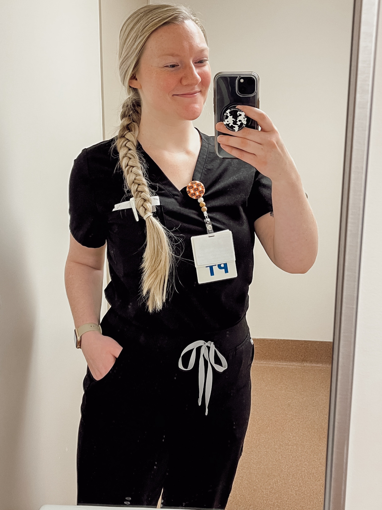 Favorite scrubs 

Linked my favorite interchangeable badge reels
Medium top
Medium long jogger bottoms
Medium jacket TTS

#LTKworkwear