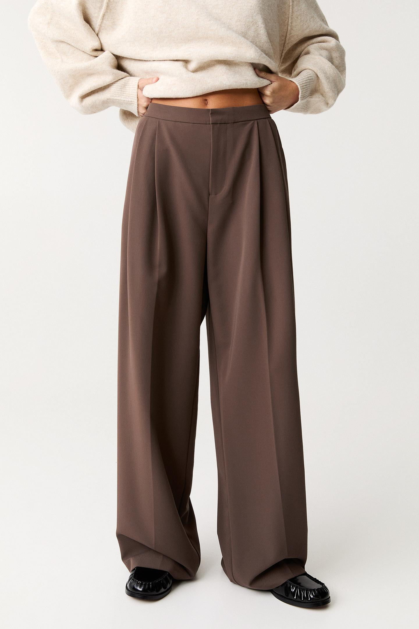 Formal mid-waist trousers | PULL and BEAR UK