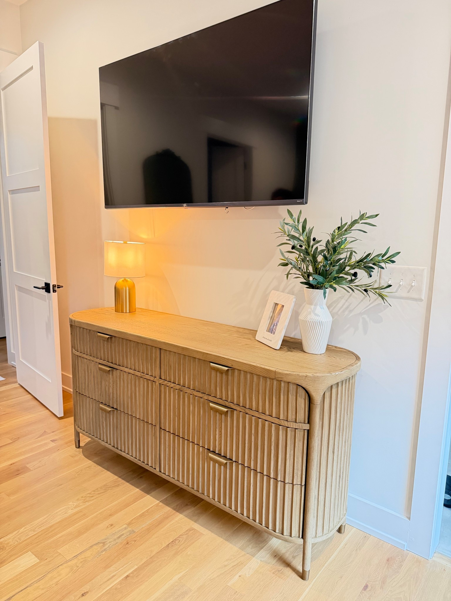 We just got a new bedroom dresser!


#LTKHome