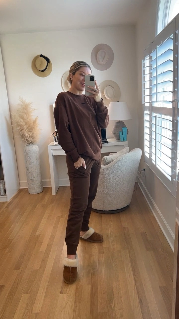 Wearing a medium in both 🤎