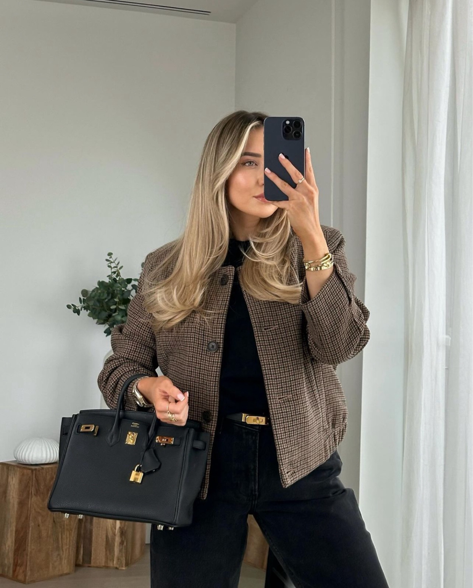 One of my favourite collarless jackets for autumn, last season Abercrombie. Perfect transitional layer, workwear jacket and city walks look, combining autumn chocolate browns with all black fit 

#LTKworkwear #FashionMonth #LTKautumn