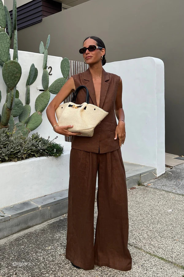 SELAH FONDANT LINEN SLEEVELESS VEST | DISSH