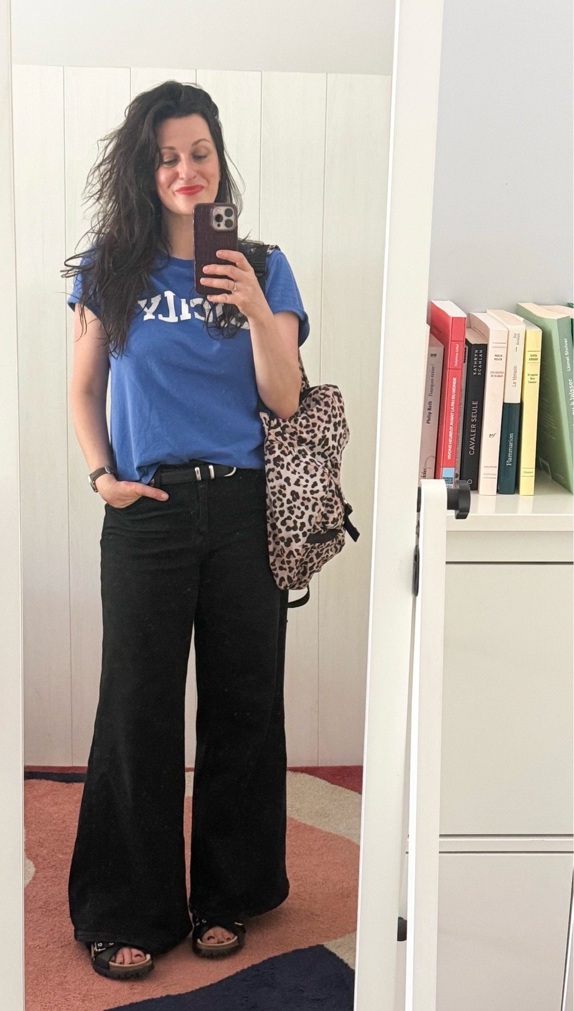 • T-shirt bleu à motif #hm
• Sac à dos léopard #wouf 
• Ceinture western #zaraman
• Jean large #hm 
• Sandales à œillets #apc x #sacai
• Contour des lèvres #sephora
• Baume coloré #labello

#LTKfrance #LTKspring #LTKeurope
