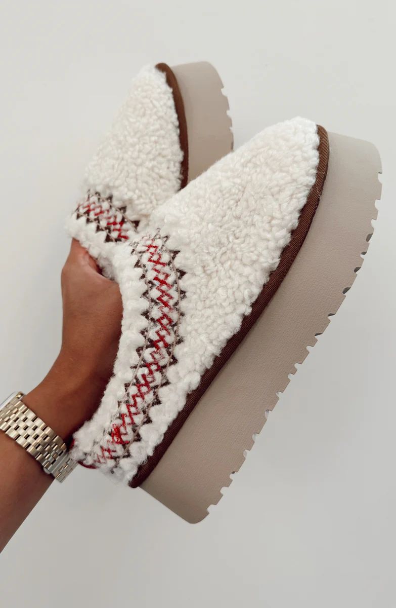 PRE-ORDER: Chill Mood Cream Sherpa Slipper | Apricot Lane Boutique