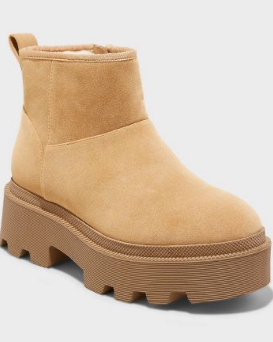 Ugg Platform Dupe by Target! 

I’m a Size 6 but went half a size up to fit thick socks. 🧦 



#LTKshoecrush #LTKGiftGuide #LTKfindsunder100