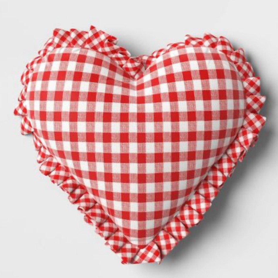 Valentine’s Day decor 

#LTKfindsunder50 #LTKparties #LTKstyletip
