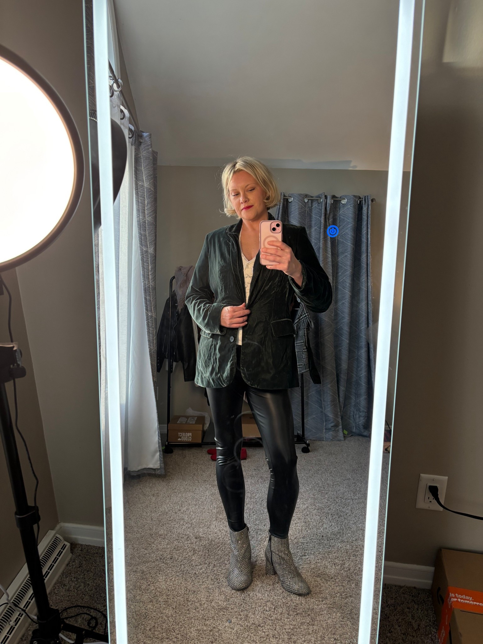 Sparkles + leather + velvet = 👌

Jacket: Target
Pants: H&M 
Boots: DSW



#LTKHoliday #LTKOver40 #LTKFindsUnder100