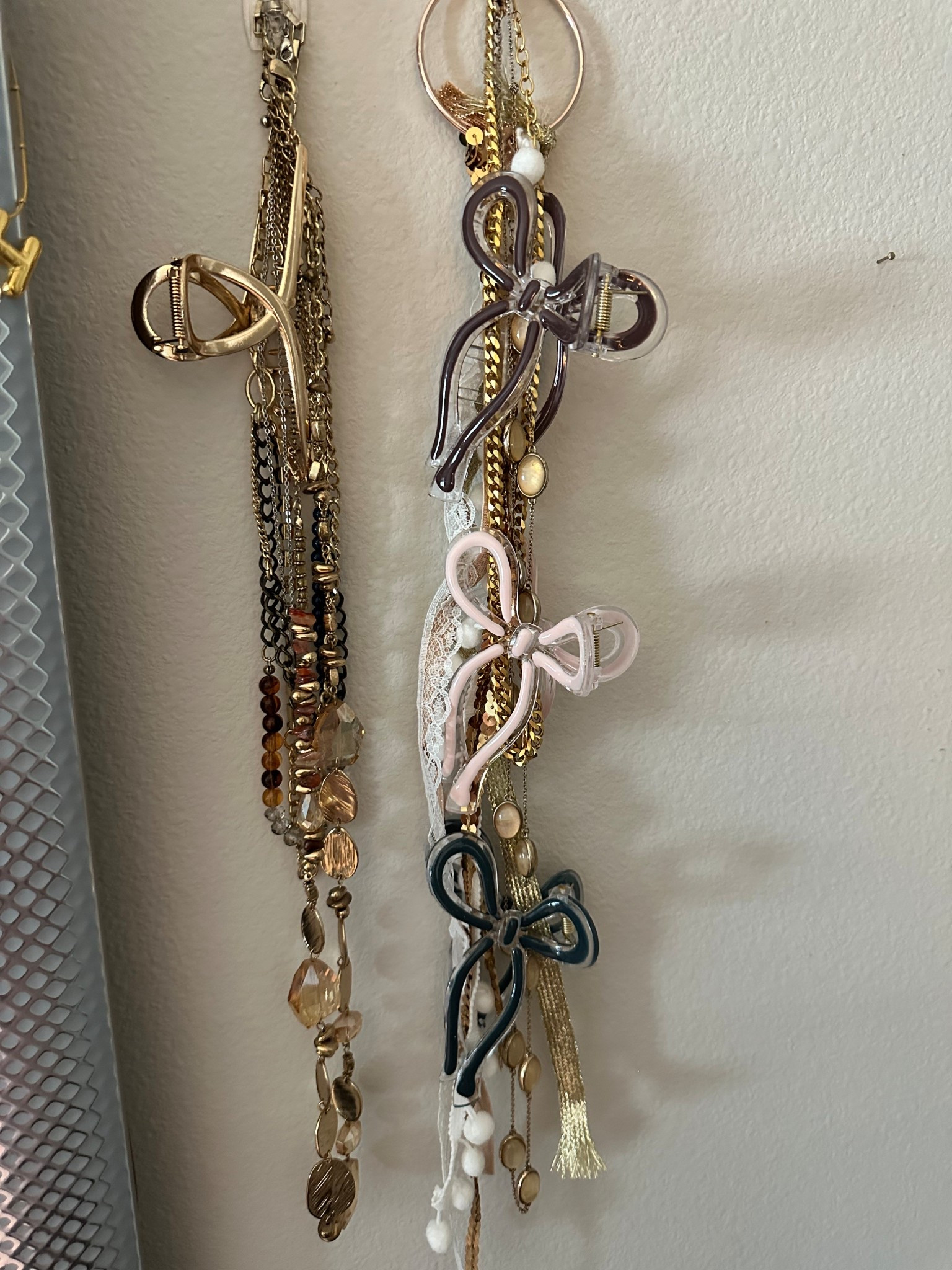 The cutest bow hair clips 

#LTKValentine