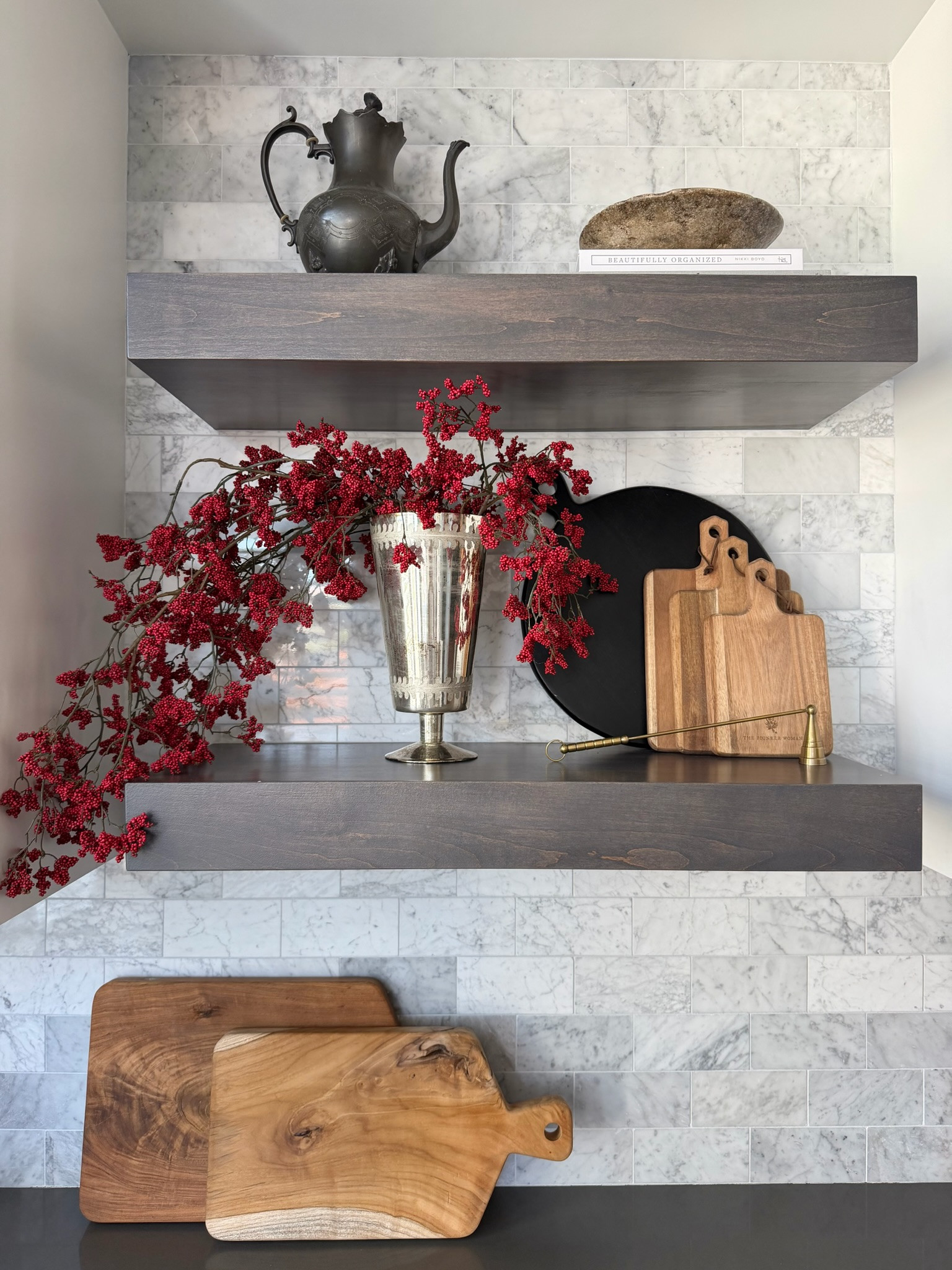 Those open shelves in your kitchen are the perfect spot to showcase some gorgeous modern decor ✨

#modernkitchen #fauxstems #winterfoliage #seasonalstyle #homedecor #homedecorinspo 

 

#LTKHoliday #LTKSeasonal #LTKHome