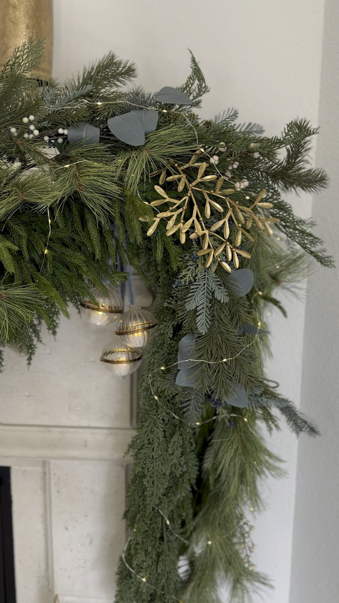 Garland Layer Details starting from the bottom:

1 My Texas House garland
3 Norfolk garland
2 Hearth & Hand garland 
1 Studio McGee garland

Mantel
Christmas decor
Garland 

#LTKSeasonal #LTKHoliday #LTKHome