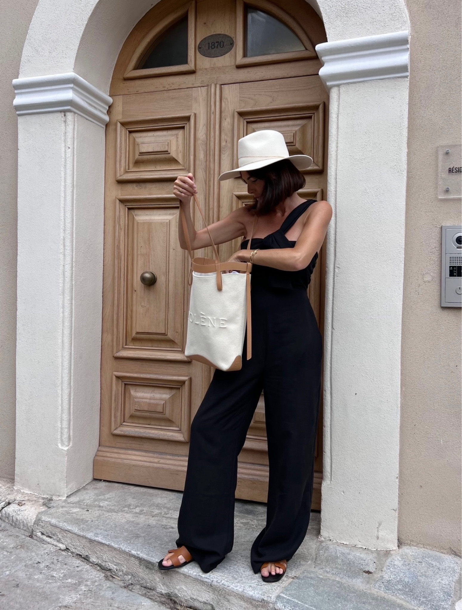 Coup de cœur pour cette combinaison 🤍 

Combinaison - Sac en toile - Chapeau - mules 

#LTKSeasonal #LTKeurope #LTKunder100