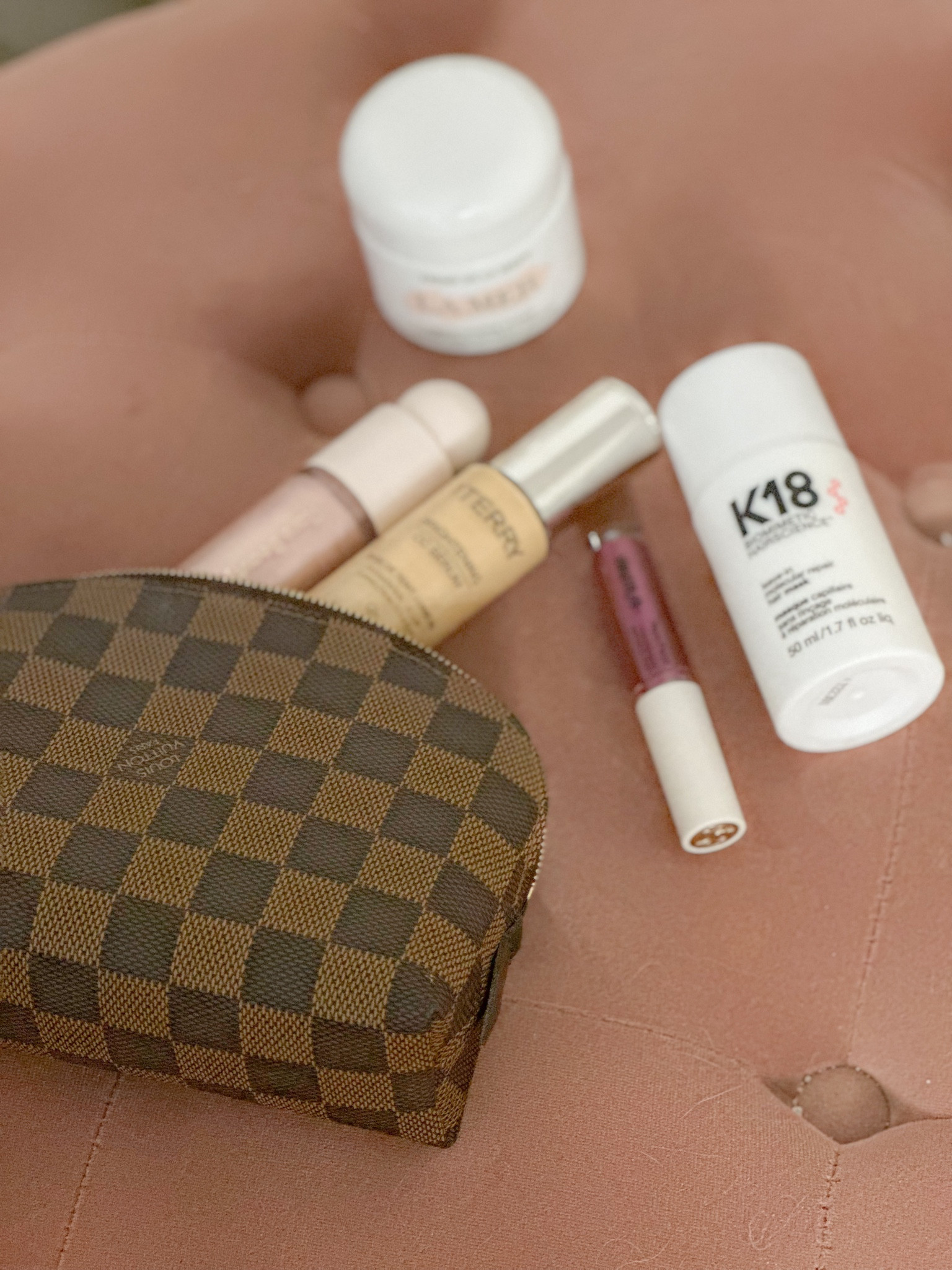 What’s in my beauty bag 👜🤎

#LTKGiftGuide #LTKeurope #LTKbeauty
