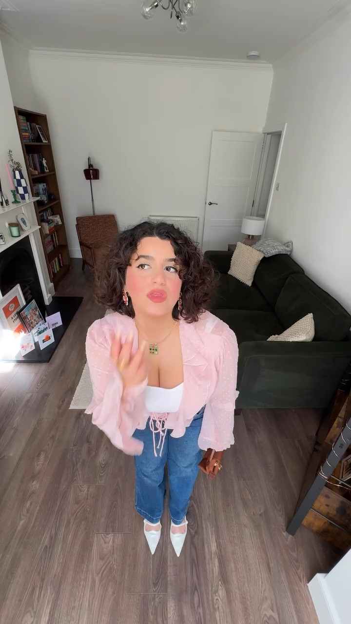 outfit of the day 💖🥂⭐️

jeans @nextofficial 
pink blouse is old miss selfridge via @asos 
bag @longchamp 
heels @charleskeithofficial 
lipstick @charlottetilbury 

#ootd #ootdinspo #outfitinspo #springoutfitideas #springwardrobe

#LTKeurope #LTKspring #LTKpetite