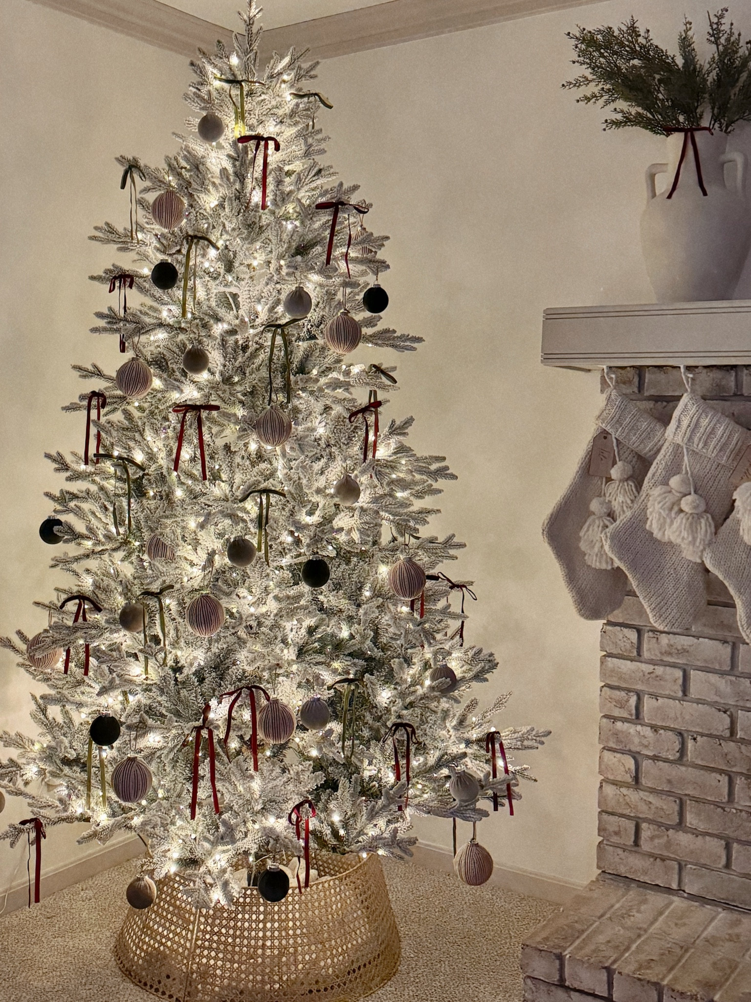 Shop my tree 🌲

#LTKHome #LTKHoliday #LTKSeasonal