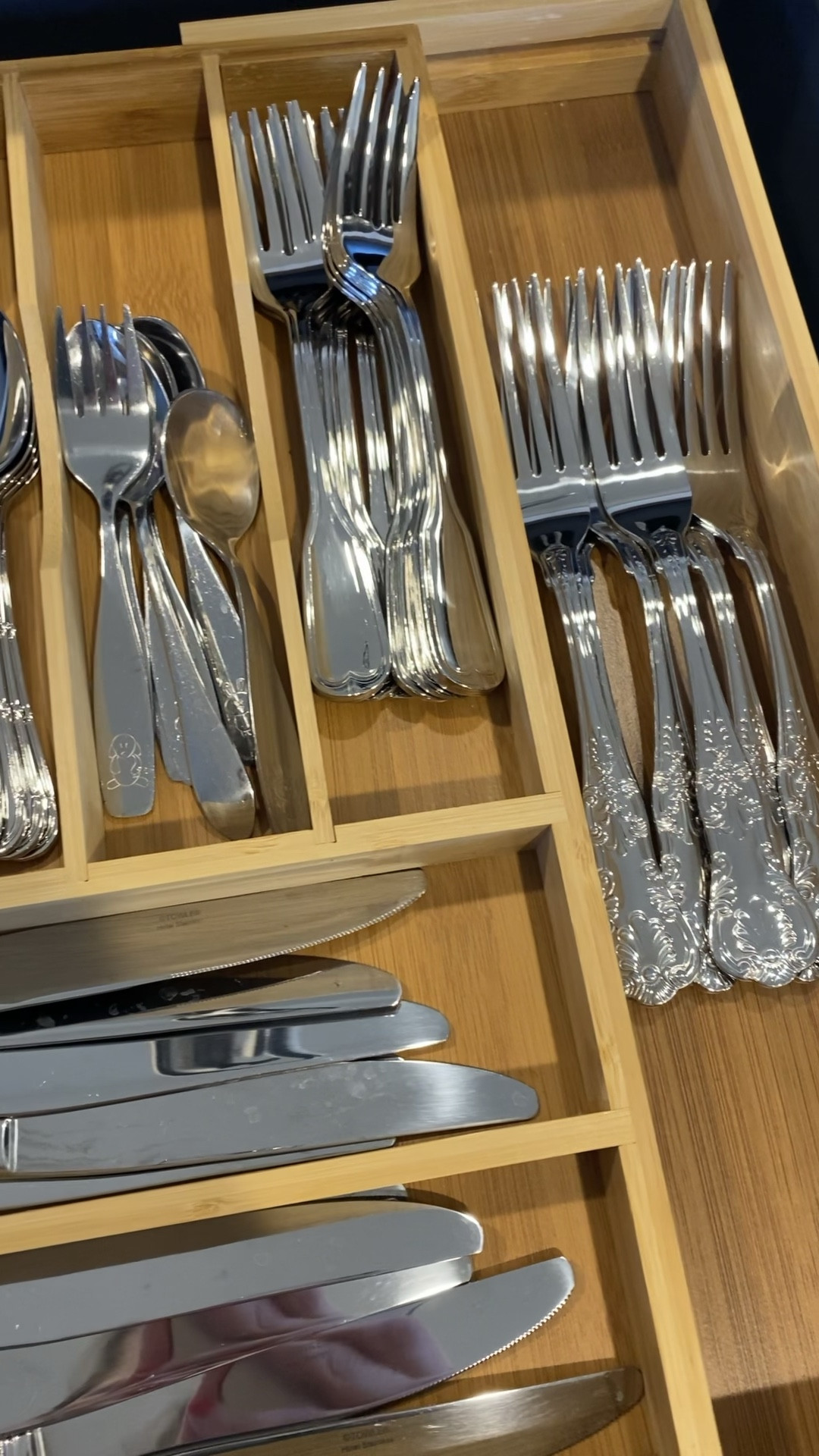 Gorgeous Vintage Hotel silverware set

Following the tradition of England's finest hotels in the early 1900s, each place setting is a mix of seven different patterns created from seven renowned English reproduction designs.

#LTKhome