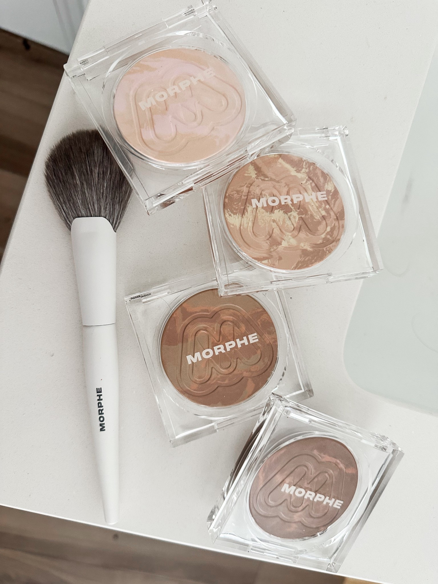 Morphe cloud light finishing veil powder & morphe brush 

#LTKBeauty