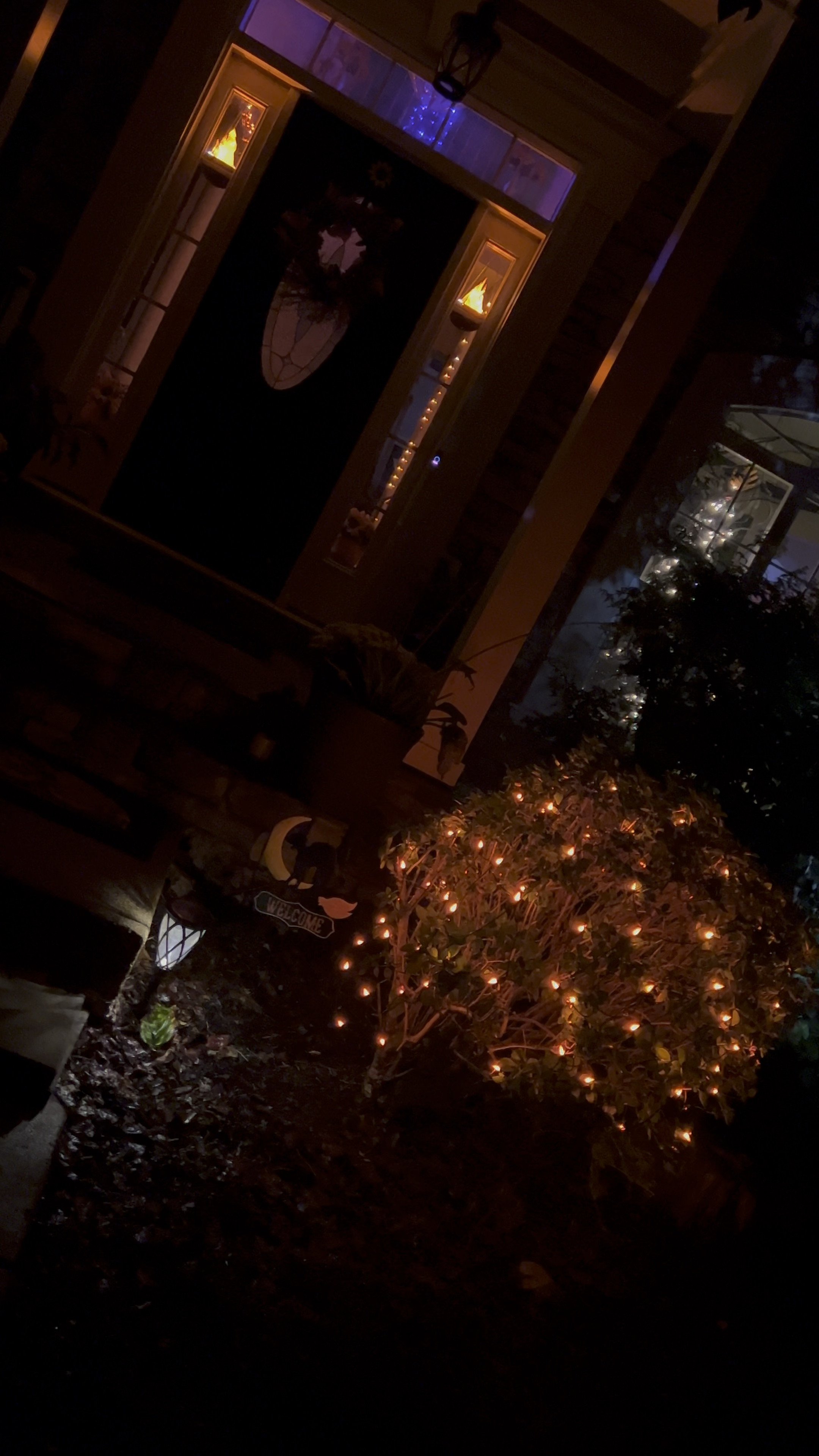 A Halloween-y entrance 🕸️🎃🔥
#spookyseason #halloweenhomedecor


#LTKhome #LTKHalloween #LTKSeasonal