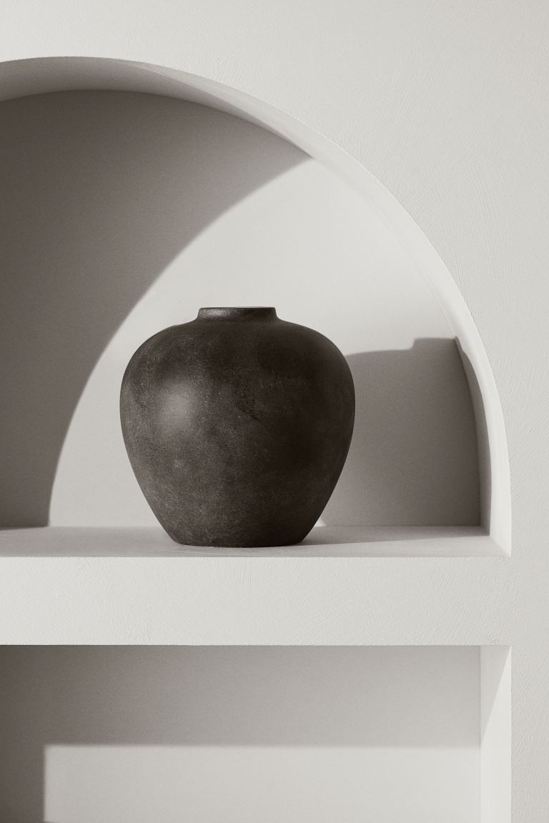 Stoneware vase | H&M (UK, MY, IN, SG, PH, TW, HK)