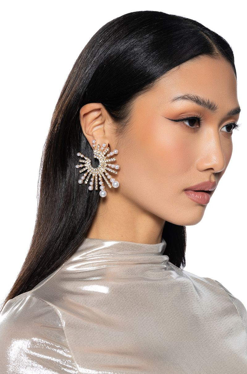 BURST YOUR BUBBLE PEARL STATEMENT STUDS | AKIRA