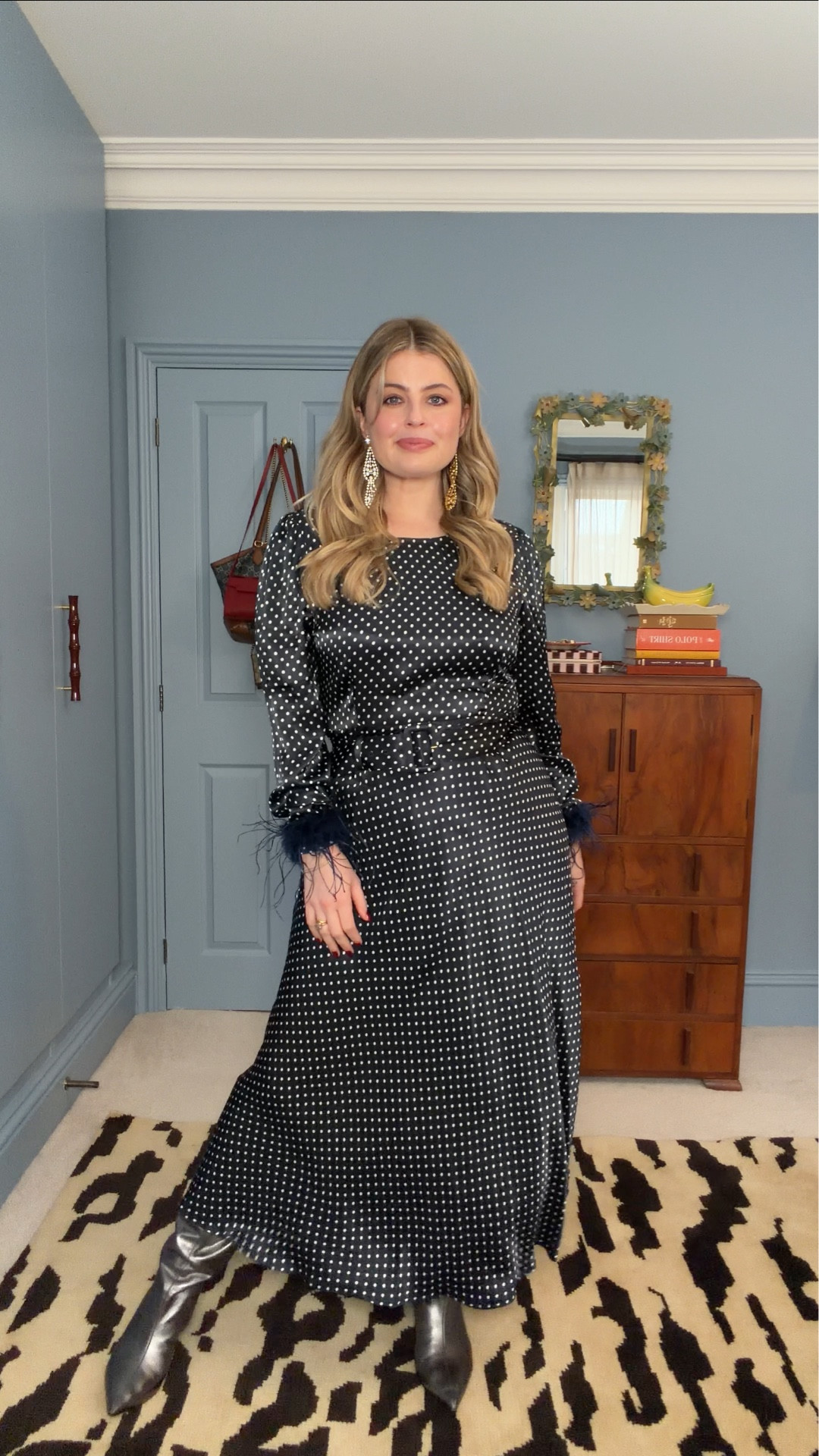 The secret is in the snap! I'm wearing the size 14 in the Ghost dress ✨

#LTKpartywear #LTKfestive #LTKuk